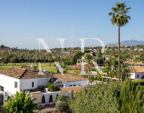 Villa en Nueva Andalucía con vistas al Valle del Golf en venta