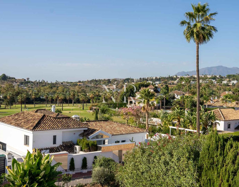 Villa en Nueva Andalucía con vistas al Valle del Golf en venta