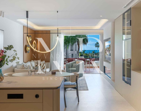Apartamento en Bahía del Velerín Estepona en primera línea de playa en venta