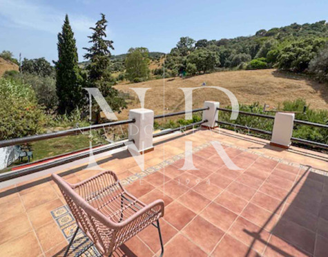 Finca en Casares con autosuficiencia energética en venta