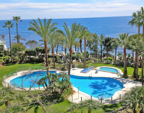 Fully renovated apartment in Gran Marbella available for short-term rental.