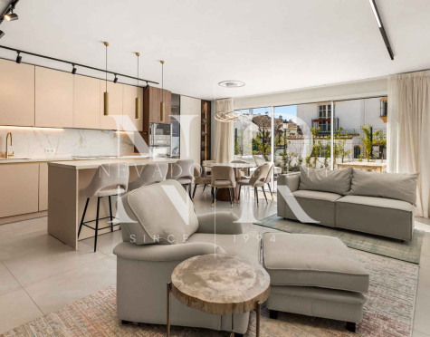 Maison mitoyenne à El Campanario, Estepona à vendre