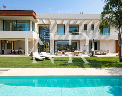 Villa con vistas al mar en Los Monteros, Marbella, en venta