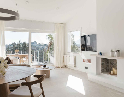 Adosada en venta en Atalaya, Estepona, con vistas al golf