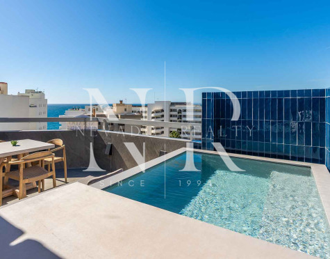 Penthouse for sale in Playa de la Fontanilla, Marbella, on the second line from the beach