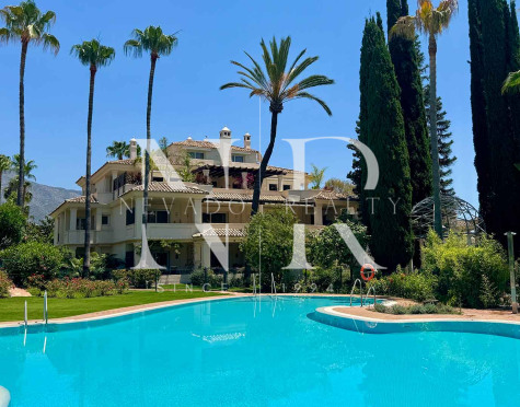 Apartamento en venta en Las Alamandas, Marbella