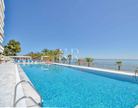 Apartamento en venta dentro de Marina Mariola, primera línea de playa