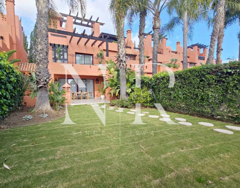 Townhouse for sale in Altos de Puente Romano, Marbella