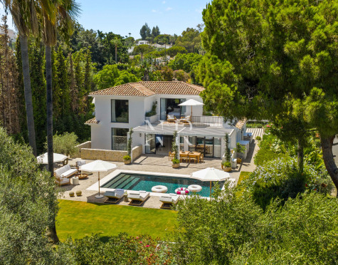 Villa for sale in Las Brisas Golf, on the first line of the golf course