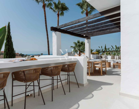 Penthouse in La Quinta Village residential complex with sea views for sale