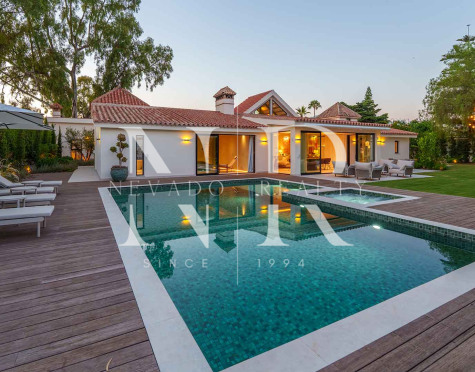 Villa cerca de Puerto Banús en una sola planta en venta
