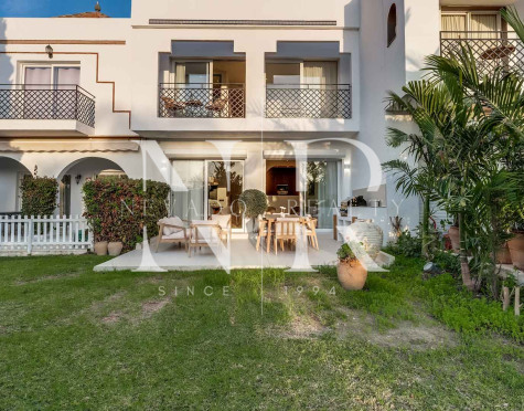 Adosada en Urbanización Los Potros completamente reformada en venta