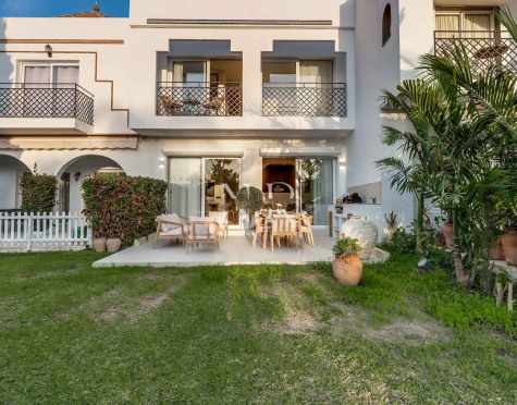 Adosada en Urbanización Los Potros completamente reformada en venta