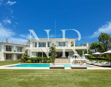 Villa en Aloha Golf en primera línea completamente reformada en venta