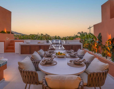 Completely renovated penthouse for sale in the Alminar de Marbella development
