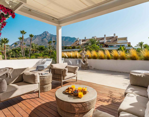 Penthouse entièrement rénové à vendre dans le complexe Lomas del Rey