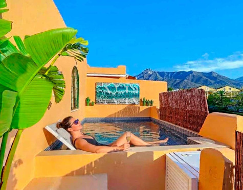Maison mitoyenne à vendre à Oasis de Nagüeles avec piscine privée