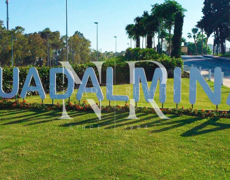 Parcela junto al Real Club de Golf de Guadalmina con vistas al golf en venta