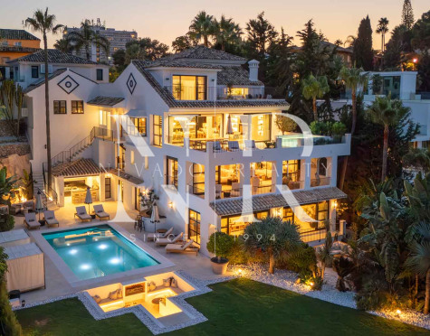Villa en Nueva Andalucía con vistas al mar en venta