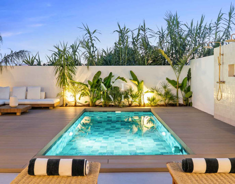 Maison mitoyenne entièrement rénovée à vendre à Nueva Andalucía