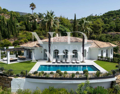 Completely renovated villa for sale in La Zagaleta residential development