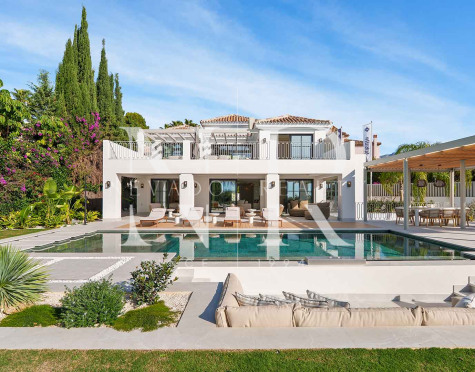 Villa en El Herrojo con vistas panorámicas al mar en venta