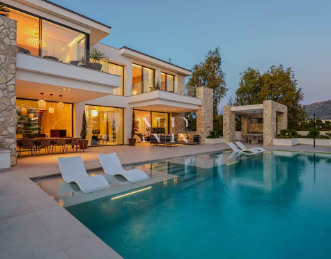 Newly built villa in La Quinta with sea views for sale