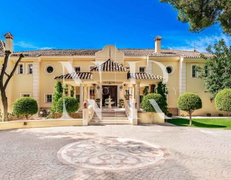 Villa in Sierra Blanca with panoramic sea views for sale