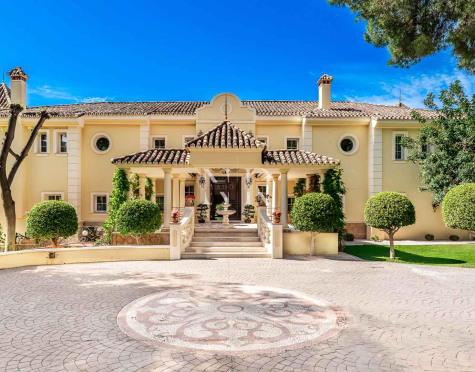 Villa in Sierra Blanca with panoramic sea views for sale