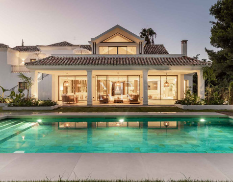 Villa en Atalaya Golf completamente renovada en venta
