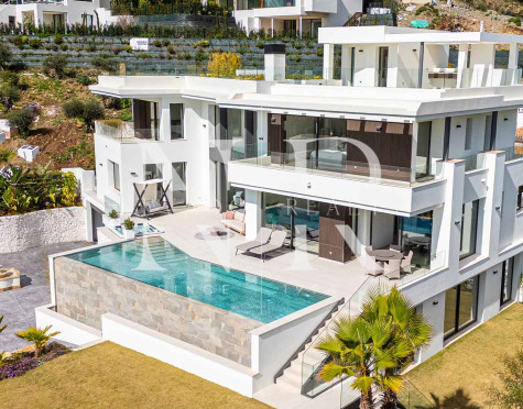 Villa en Lomas de la Quinta de nueva construcción en venta