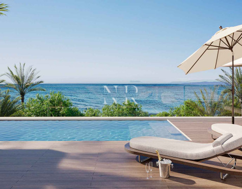 Villa en première ligne de plage à Estepona à vendre