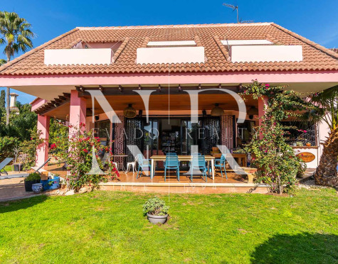 Villa à rénover avec vue sur la mer à Huerta Belón à vendre.