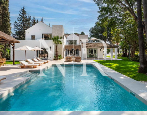 Villa en Nueva Andalucía de diseño contemporáneo en venta