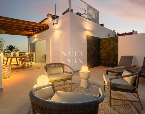 Maison de ville entièrement rénovée à Las Cumbres de Marbella à vendre