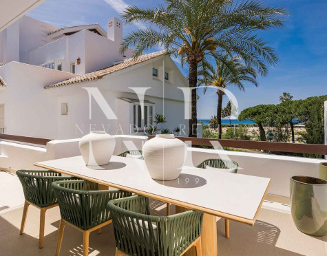 Apartamento en Urbanización Palm Beach en primera línea de playa en venta