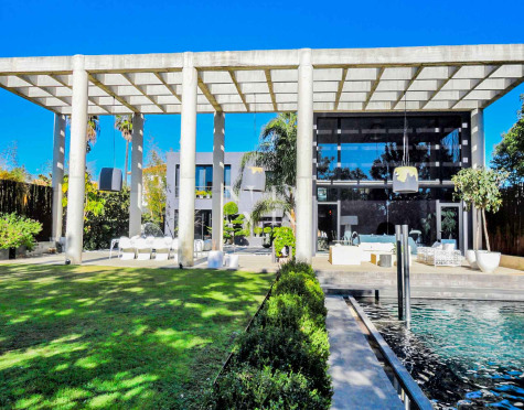 Villa en Estepona junto a la playa y el golf en venta 