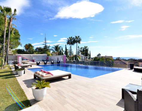 Villa en Elviria con preciosas vistas al mar en venta