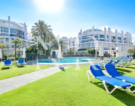 Spacious ground floor apartment with private pool just steps from the beach