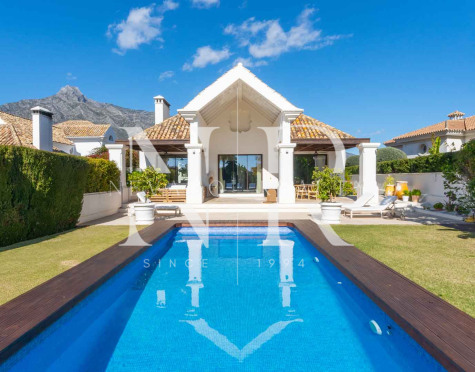 Villa in Lomas de Marbella club with mountain views for long term rental