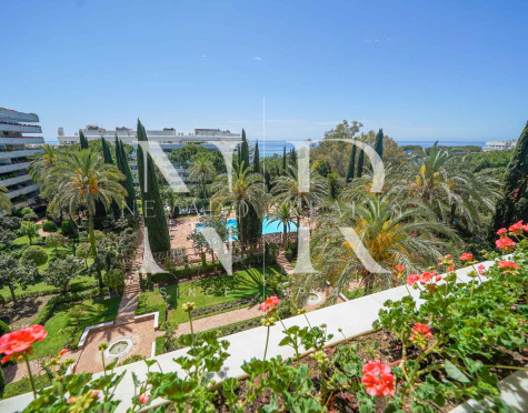 Flat in Don Gonzalo with sea views