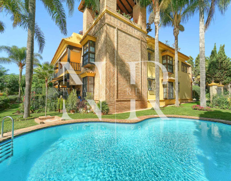 Ático en Edificio Itxaso, Milla de Oro, junto a la playa en venta