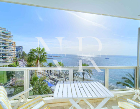 Apartamento  en edificio Palm Beach primera línea de playa en Marbella centro en venta