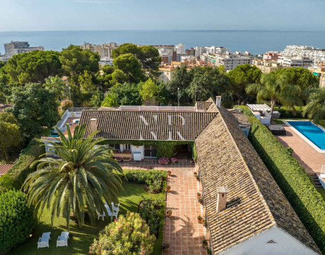 Villa à Huerta Belon, centre de Marbella, à vendre