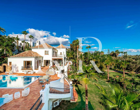 Ensemble de deux villas à Benahavis avec grand terrain à vendre