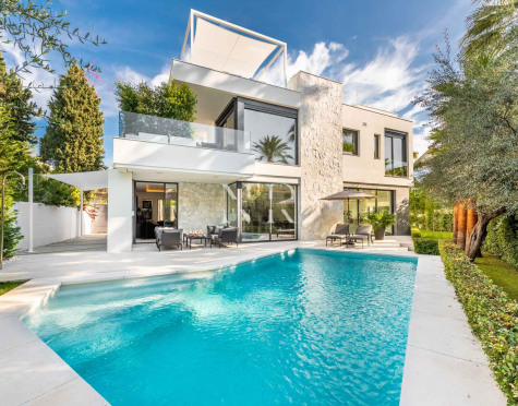 Villa dans l'urbanisation Casablanca, sur le Golden Mile à côté de la plage à vendre