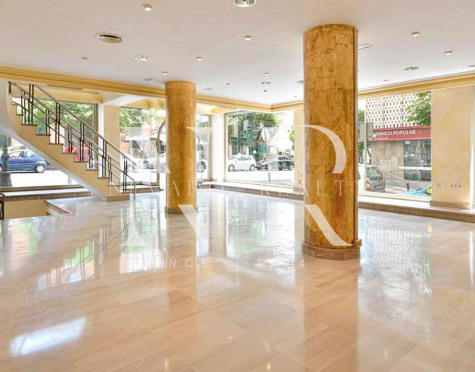 Local comercial en Avenida Ricardo Soriano en Marbella Centro en venta