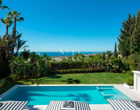 Villa in Urbanisation Sierra Blanca with panoramic sea views for sale