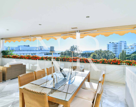 Apartamento en Don Gonzalo con vistas al mar a la venta en Marbella centro