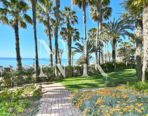 Apartamento en Las Cañas Beach, en primera línea de playa de la Milla de Oro en venta